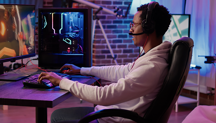Setup gamer personalizado com iluminação RGB